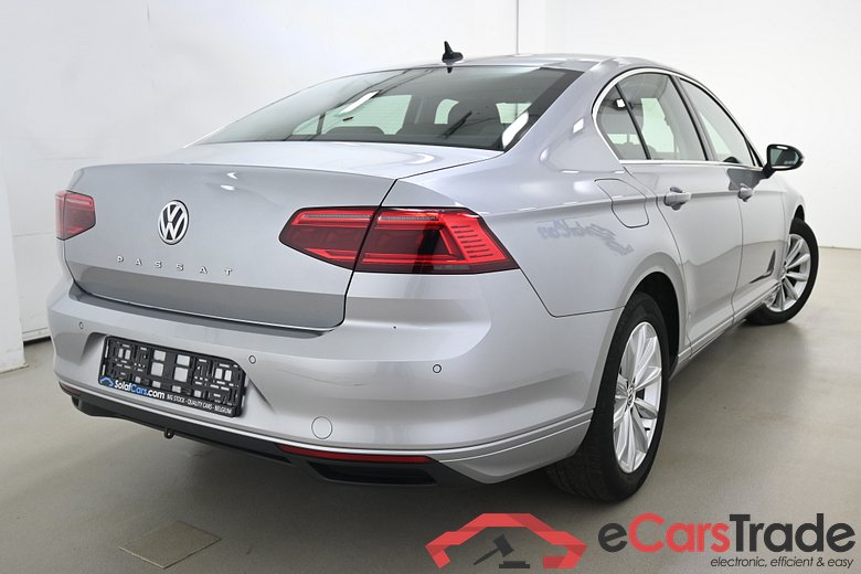 Volkswagen Passat 1.6 TDi Aut. Facelift LED-Xenon Virtual Navi Sport-Seats KeylessGo Camera KeylessGo Klima PDC ... #3