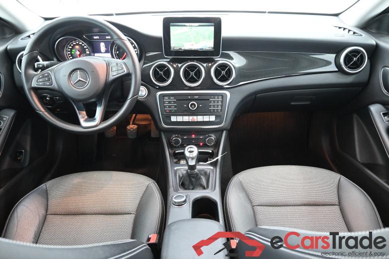 Mercedes CLA 180 d Navi 1/2 Sport-Leather KeylessGo Camera Klima PDC ... #6