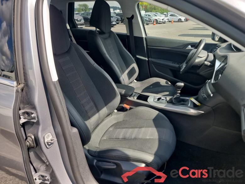 Peugeot 308 SW 1.2 PureTech Allure 130Hp LED-Xenon I-Cockpit Navi Sport-Seats KeylessGo Camera Klima PDC ... #4