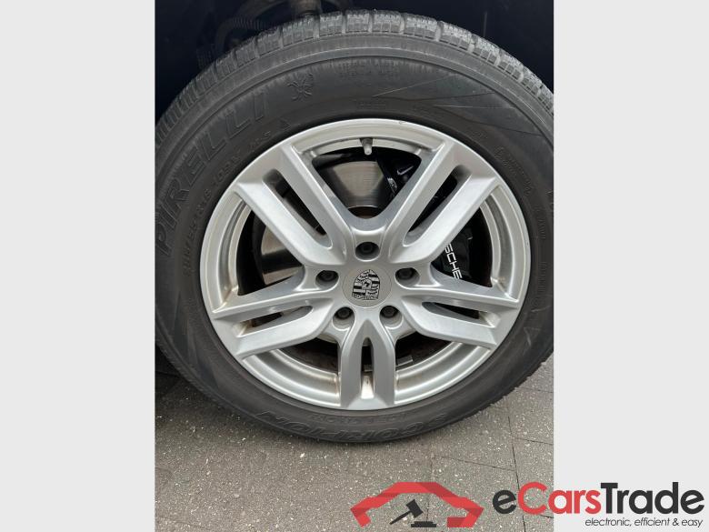 PORSCHE Cayenne S-E Hybrid #6