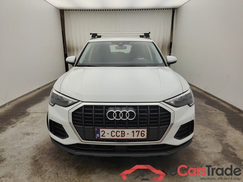 Audi Q3 45 TFSI e S tronic 5d #1