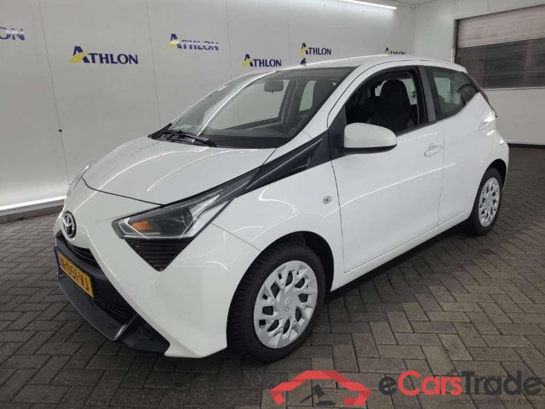 TOYOTA Aygo 1.0 VVT-i x-play 5D 53kW #1