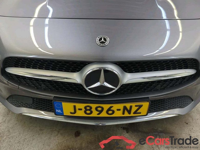 MERCEDES-BENZ CLA-klasse Shooting Brake 180 d Bns Sol. Lux. #4