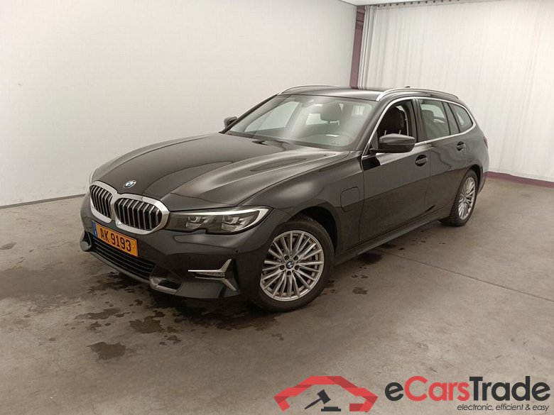 BMW 3 TOURING - 2019 330eXA 184 PHEV 5d #1