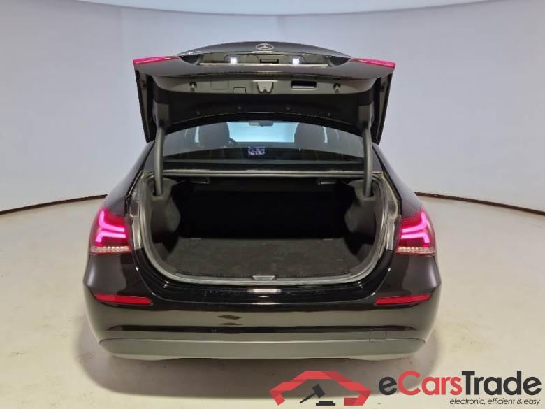 Mercedes 58 MERCEDES-BENZ CLASSE A / 2018 / 4P / BERLINA A 180 D BUSINESS #5