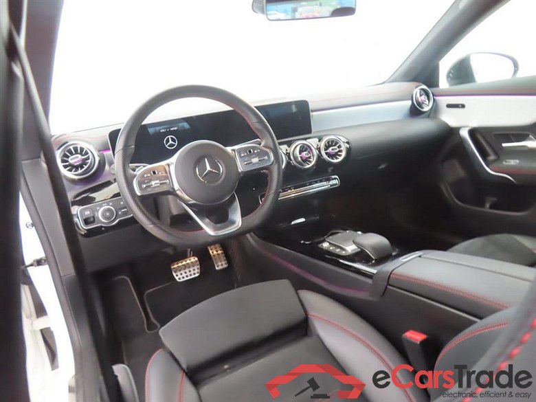 MERCEDES-BENZ CLA-Klasse 200 d Premium #3