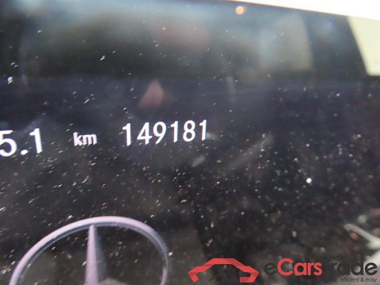 MERCEDES-BENZ CLA-Klasse 200 d Premium #4