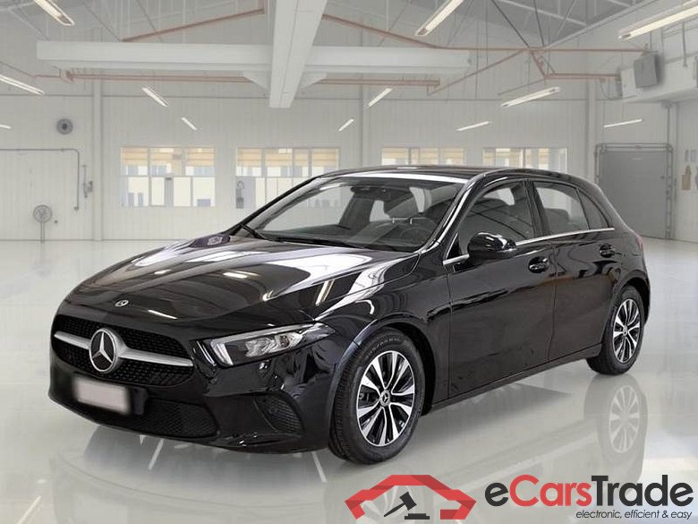 Mercedes 17 MERCEDES-BENZ CLASSE A / 2018 / 5P / BERLINA A 180 D AUTOMATIC BUSINESS EXTRA #1