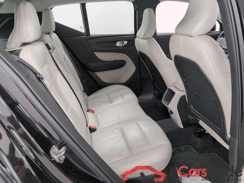 VOLVO XC40 DIESEL 2.0 D3 Momentum Geartronic (EU6d-TEMP) Connect Mirror Park Assist #6