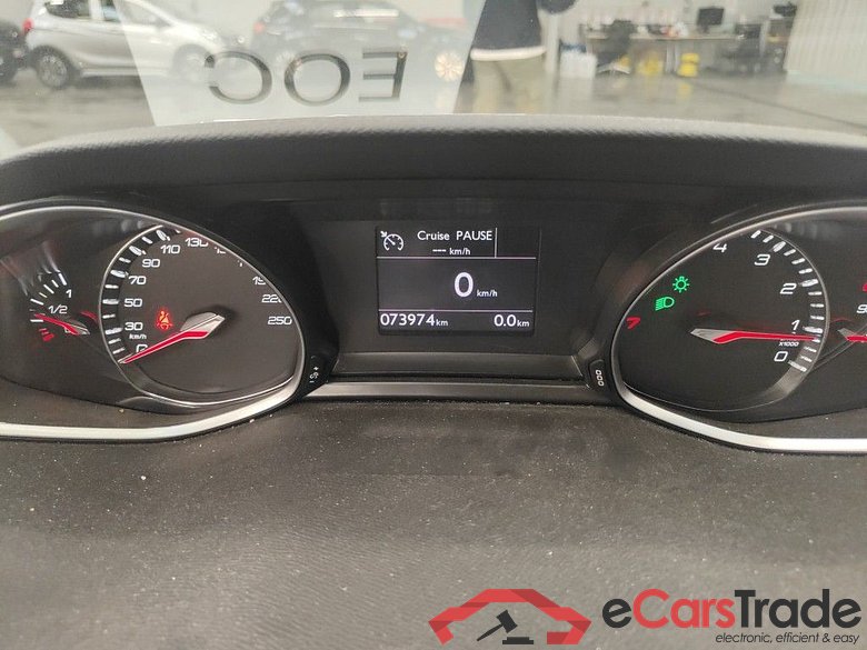 Peugeot 308 SW 1.2 PureTech 110 S&S Style 5d #6