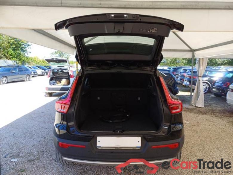 VOLVO XC40 / 2017 / 5P / SUV T4 PLUG-IN HYBRID AUTO RECHARGE INSCR. #6