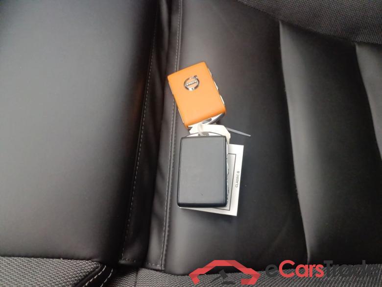 VOLVO XC60 - 2021 2.0 B4 MHEV Plus Dark 5d #4