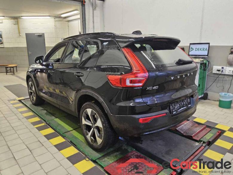 Volvo XC40 (2017->) DE - SUV5 B4 2WD EU6d, Plus Dark (EURO 6d), (Facelift) 2022 - 2024 #4