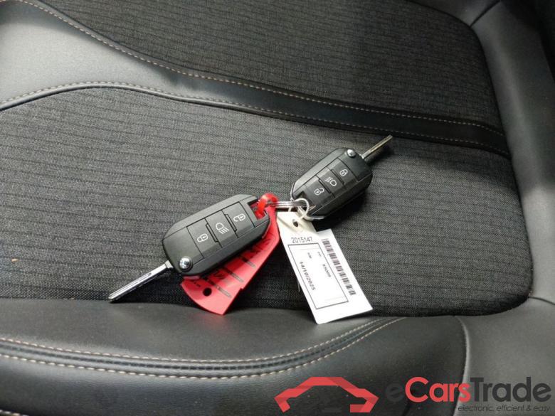 PEUGEOT 5008 DIESEL - 2020 1.5 BlueHDi 130 GT Line 5d #4