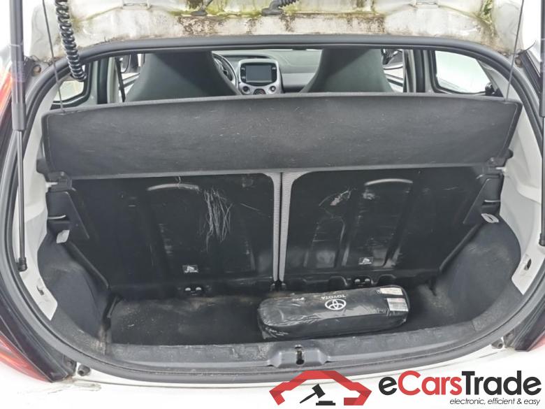 TOYOTA Aygo 1.0 VVT-i x-play 5D 53kW #5