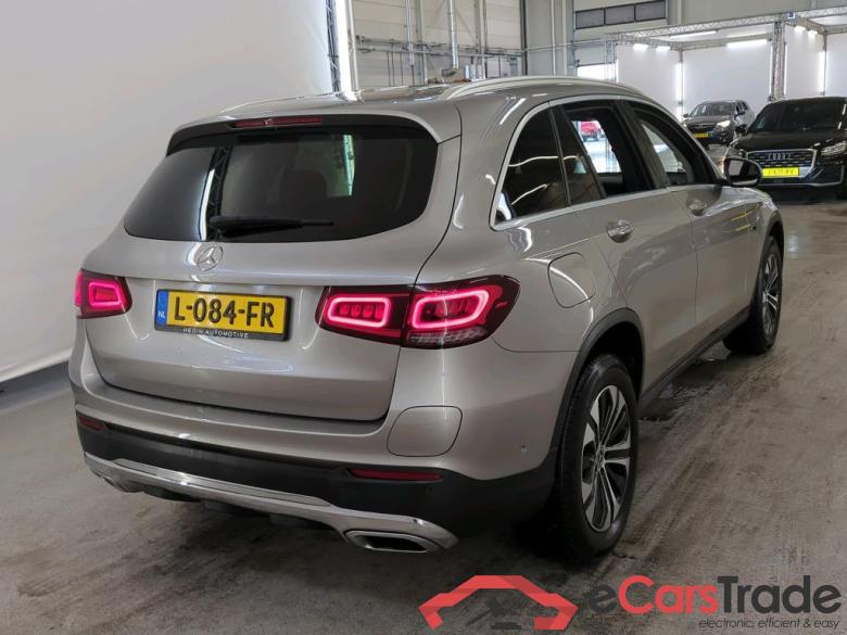 Mercedes-Benz GLC GLC 300e 4MATIC Business Solution 5d #2