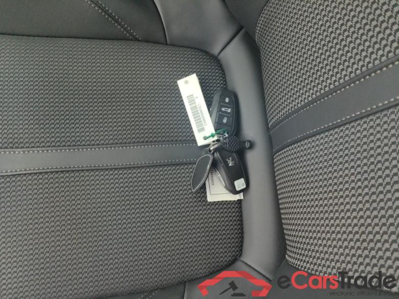 PEUGEOT 5008 DIESEL - 2021 1.5 BlueHDi GT (EU6.4) 5d #4