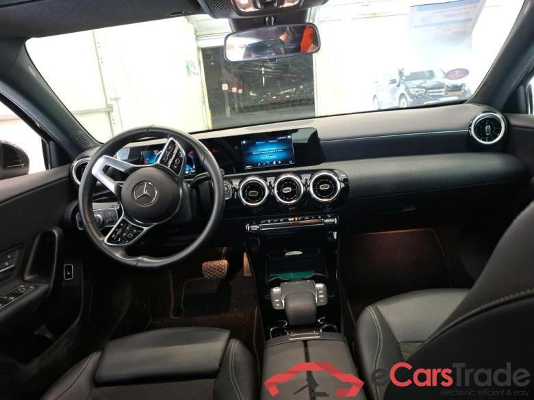 MERCEDES-BENZ Classe A Compact / 2018 / 5P / Berline A 250 e Style Line 8G-DCT #5