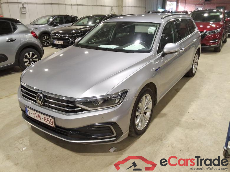 VOLKSWAGEN Passat 1.4 TSI MSQ VARIANT GTE BUSINESS