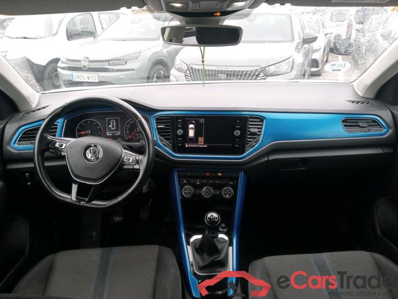 VOLKSWAGEN T-Roc / 2017 / 5P / todoterreno Advance Style 1.0 TSI 85kW (115CV) #3