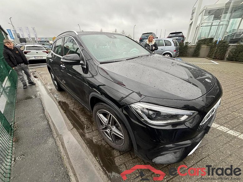 MERCEDES-BENZ GLA 180 180 #1