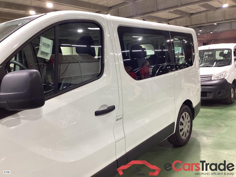 RENAULT TRAFIC PASSENGER DIESEL - 2014 1.6 dCi Grand Confort #3