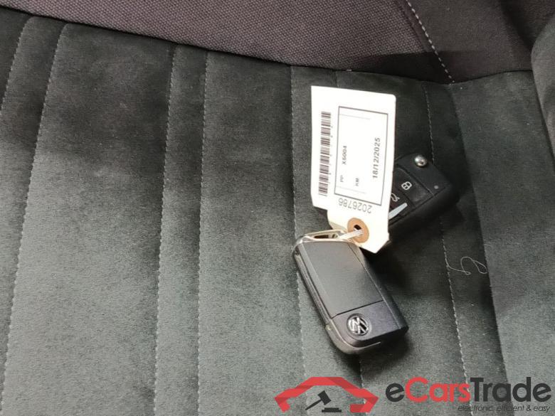 VOLKSWAGEN TOURAN DIESEL - 2.0 TDi 150 Highline 5d Auto #4