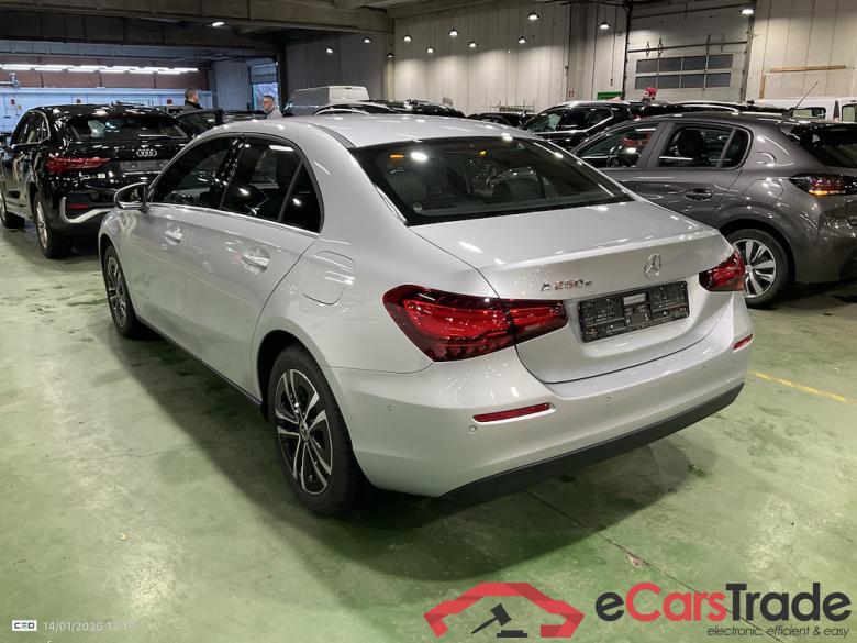 MERCEDES-BENZ A-CLASS LIMOUSINE 1.3 A 250 E BUSINESS SOLUTION DCT #3