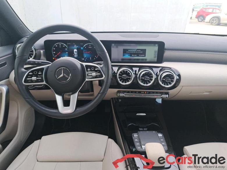 MERCEDES-BENZ Clase A / 2018 / 5P / berlina con portón A 200 d #3