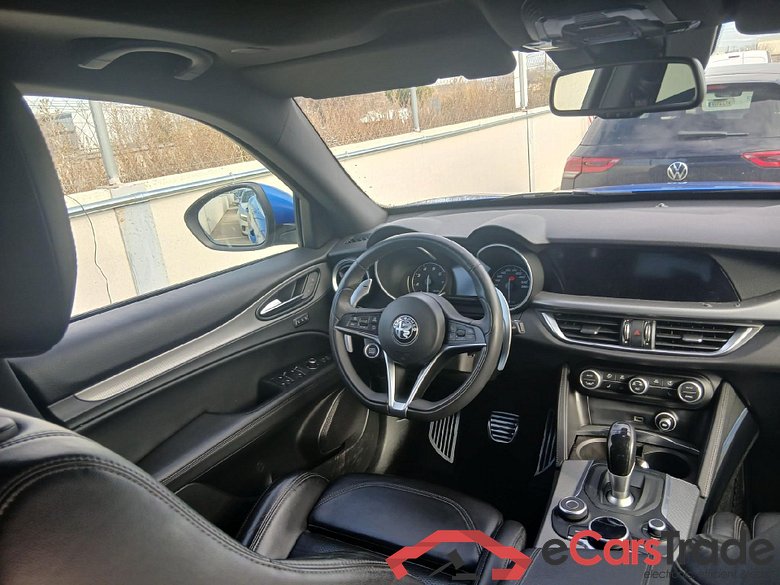 Alfa Romeo Stelvio / 2017 / 5P / todoterreno 2.0 Gasolina 206kW (280CV) Executive AWD #3