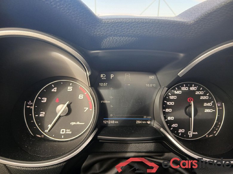 Alfa Romeo Stelvio / 2017 / 5P / todoterreno 2.0 Gasolina 206kW (280CV) Executive AWD #4