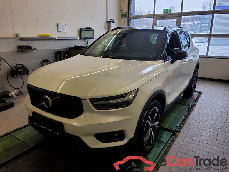 Volvo XC40 (2017->) DE - SUV5 B4 2WD EU6d, R-Design (EURO 6d), 2020 - 2022 #1