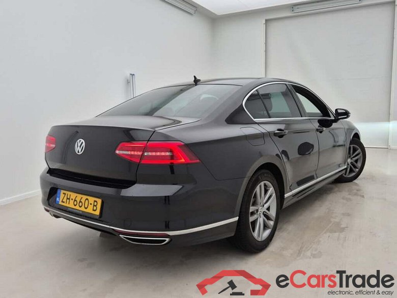 VOLKSWAGEN PASSAT 1.5 TSI Highline Bsn. R DSG #2