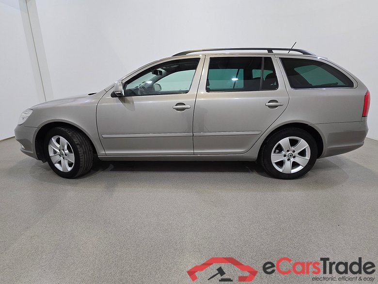 Skoda Octavia 1.6 TDI Navi Klima PDC ... #2