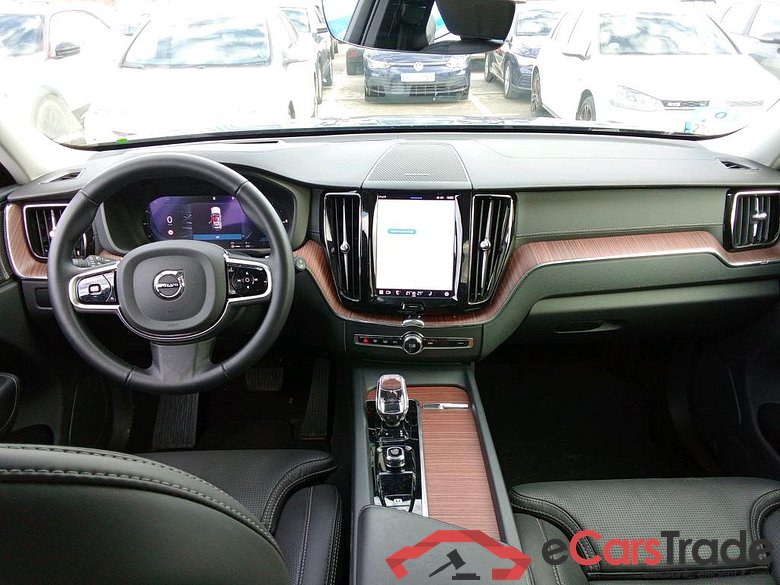 VOLVO XC60 / 2017 / 5P / todoterreno 2.0 T6 AWD Recharge Ultimate Dark Auto #3