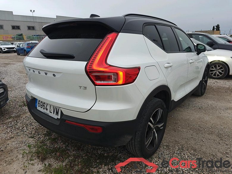 VOLVO XC40 / 2017 / 5P / todoterreno 1.5 T3 R-Design Auto #2
