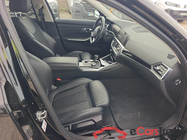 BMW Serie 3 / 2018 / 4P / sedán 318d Auto. #6