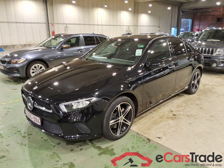 MERCEDES-BENZ A-CLASS LIMOUSINE 1.3 A 250 E DCT