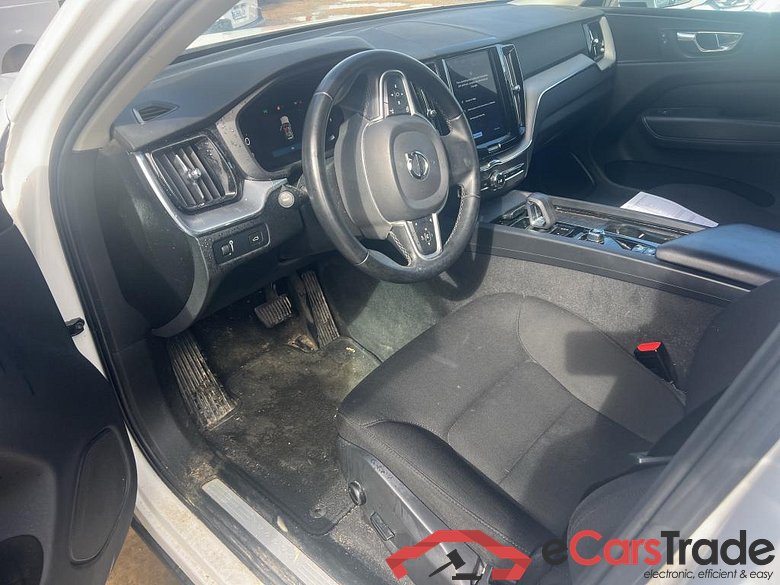 VOLVO XC60 / 2017 / 5P / todoterreno 2.0 B4 D Momentum Pro Auto #3