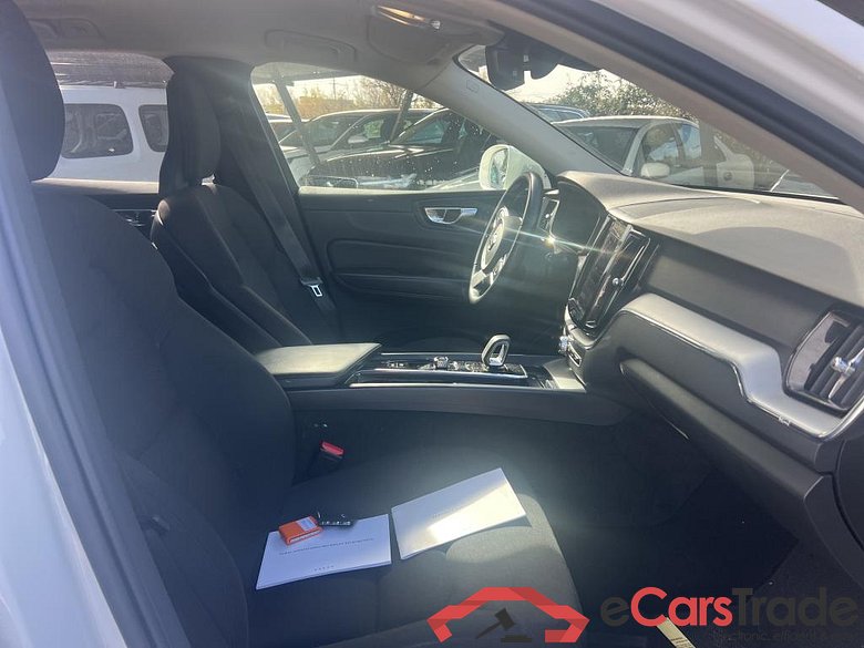 VOLVO XC60 / 2017 / 5P / todoterreno 2.0 B4 D Momentum Pro Auto #6