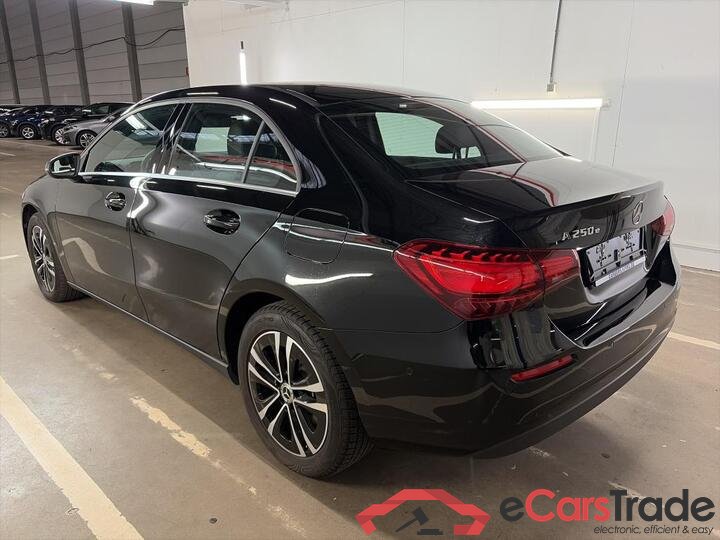 Mercedes A-Klasse Limousine A-Klasse Limousine A 250 e Business Line (PHEV) 160kW/218pk  4D/P Auto-7 #3