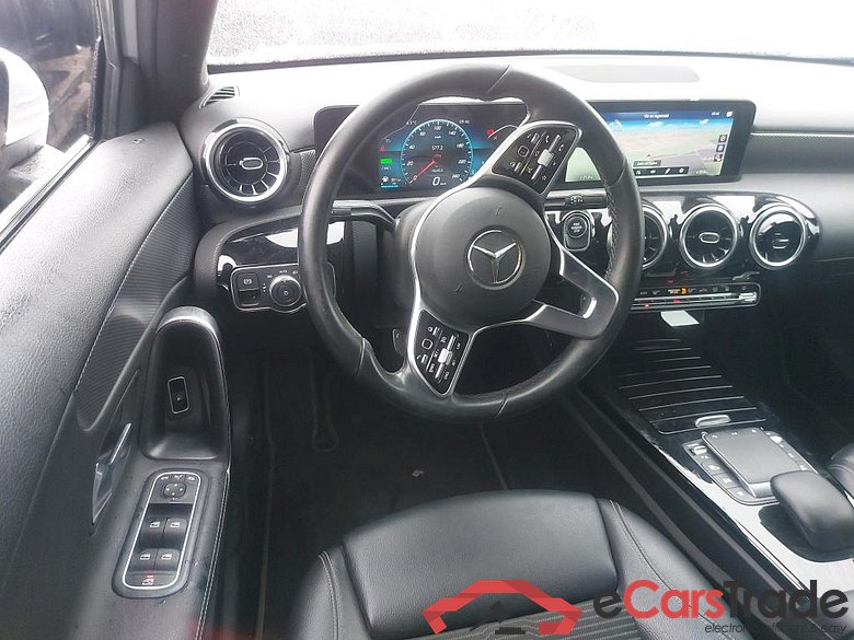 MERCEDES-BENZ Clase A / 2018 / 4P / sedán Sedán A 250 e #3
