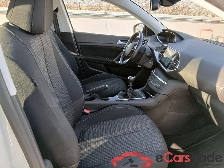 PEUGEOT 308 / 2017 / 5P / berlina con portón 5p Active Pack PureTech 110 S&S (AC) #6