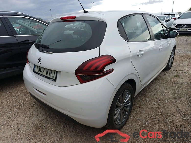 PEUGEOT 208 / 2015 / 5P / berlina con portón 5P Signature 1.2L PureTech 81KW (110CV) #2