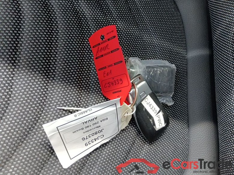 MERCEDES EQA (H293) 66.5 kWh EQA 250 Business Line 5d #4