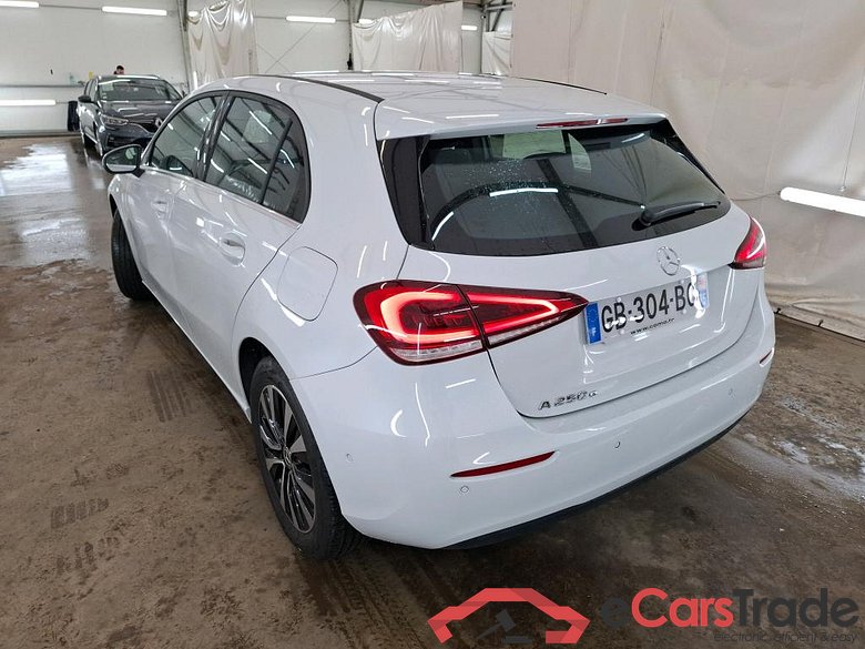 MERCEDES BENZ Classe A Compact 2018  5P  Berline A 250 e Business Line 8GDCT #2