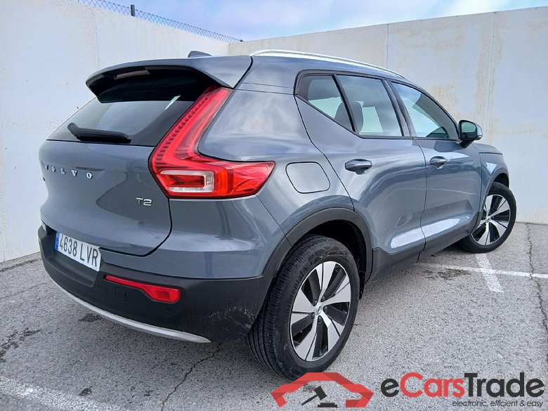 VOLVO XC40 / 2017 / 5P / todoterreno 1.5 T2 Momentum Pro Auto #2