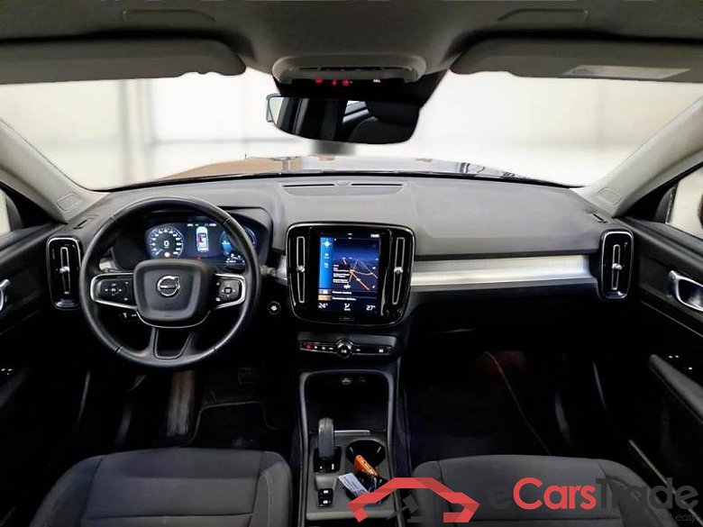 VOLVO XC40 / 2017 / 5P / SUV T4 PLUG-IN HYBRID AUTO RECH INSCRIP EXPR #3