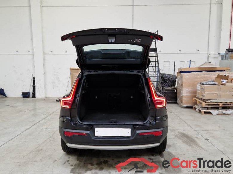VOLVO XC40 / 2017 / 5P / SUV T4 PLUG-IN HYBRID AUTO RECH INSCRIP EXPR #5