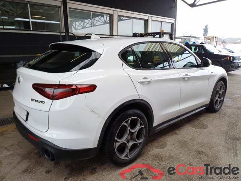 ALFA ROMEO STELVIO / 2017 / 5P / SUV 2.2 TURBO DIESEL 190CV SPRINT AT8 Q4 #2